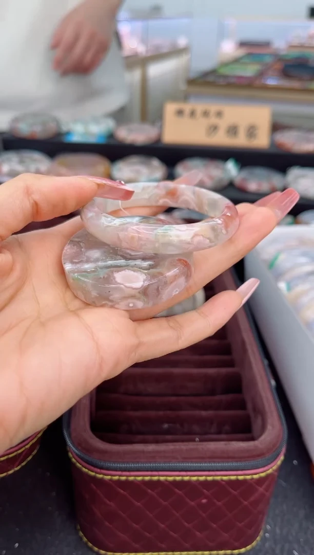 石英质玉手镯未镶嵌53圈口（赠品镯心）6806103