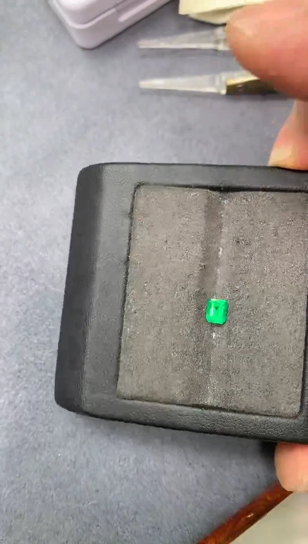 裸石祖母绿0.39ct 52