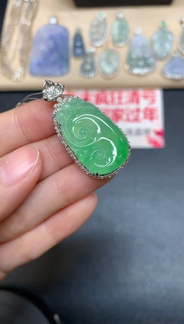 【闪购商品】翡翠吊坠(不含链)18K金镶嵌如意【无服务费