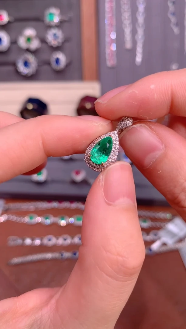 【闪购商品】祖母绿吊坠(不含链)18K金镶嵌1.15CT  哥伦比亚