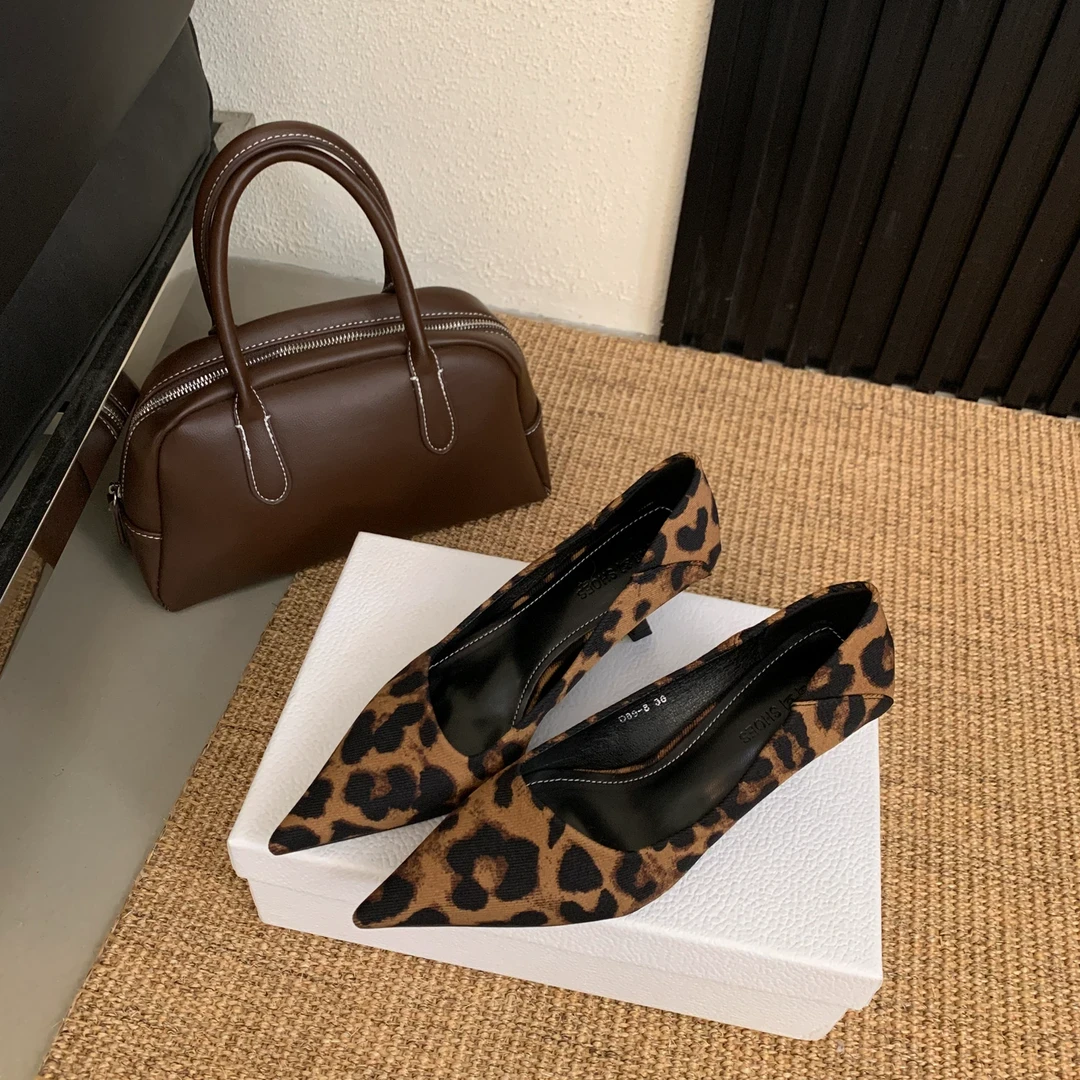 2025时尚春季尖头气质豹纹高跟鞋女百搭软皮浅口小猫跟复古单鞋