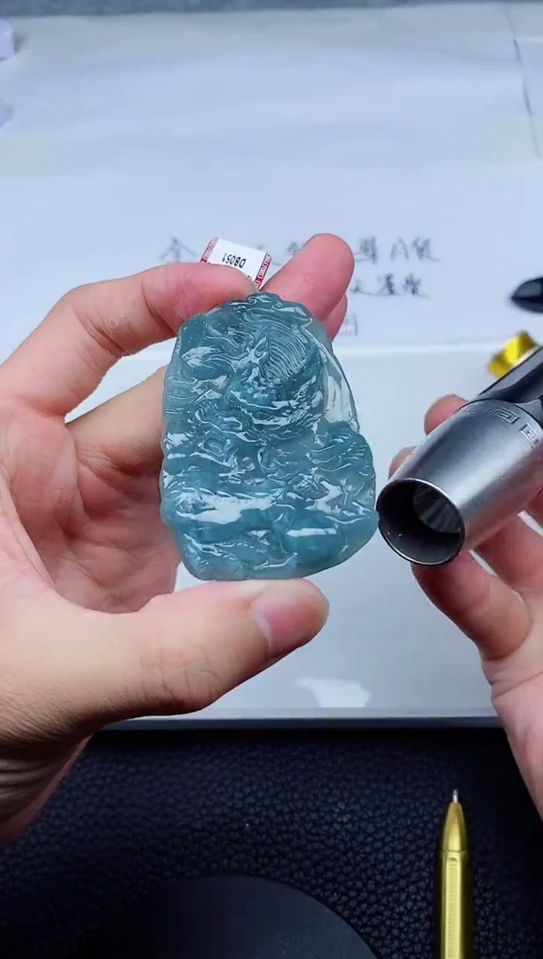 翡翠未镶嵌颈饰