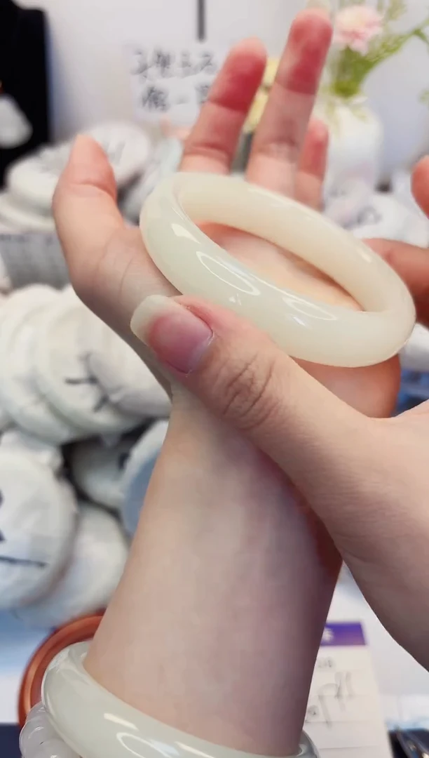 【闪购商品】石英质玉手镯未镶嵌438-玉兰白-圈口60