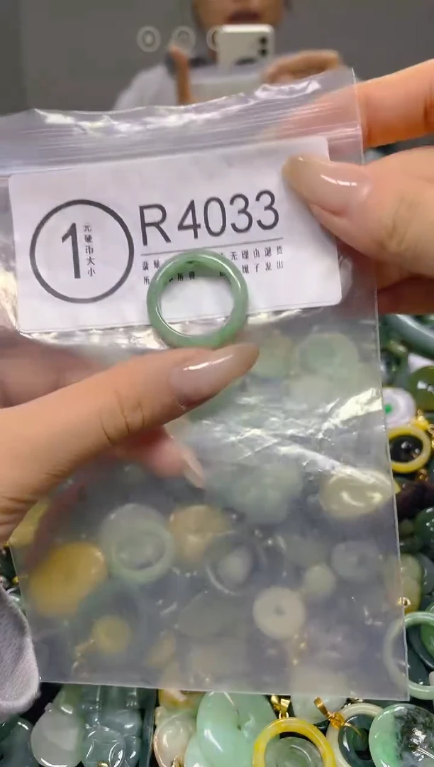 颈饰未镶嵌翡翠18.8MM/ R /翡翠A货，一件也是批发价