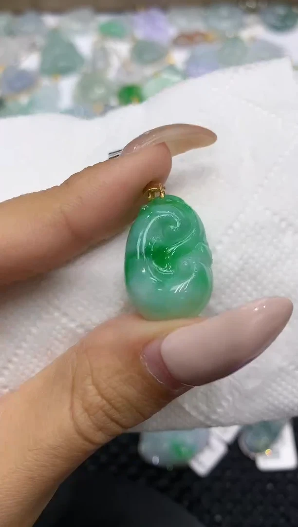 颈饰18K金镶嵌翡翠111111111111