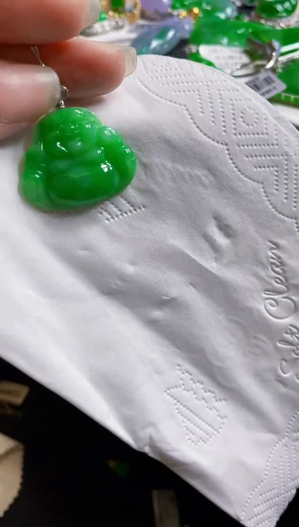 翡翠18K金镶嵌颈饰佛