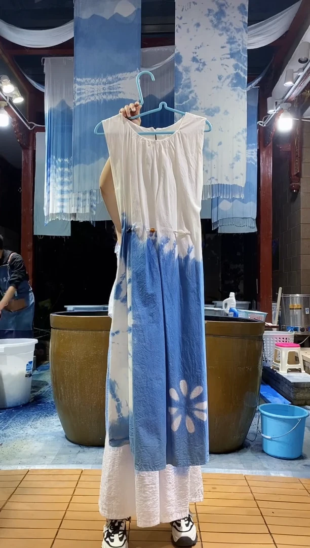 云浅蓝深 扎染服装 腰部木珠背心裙 压花