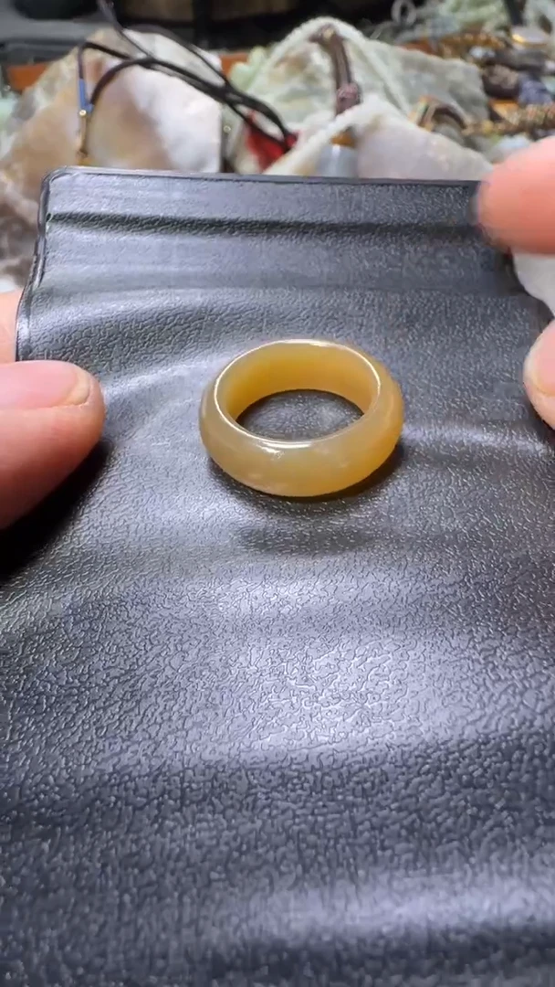 颈饰未镶嵌和田玉戒指16