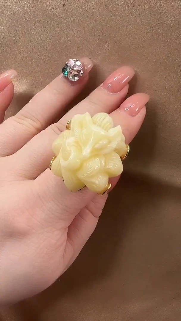 琥珀颈饰未镶嵌戒指