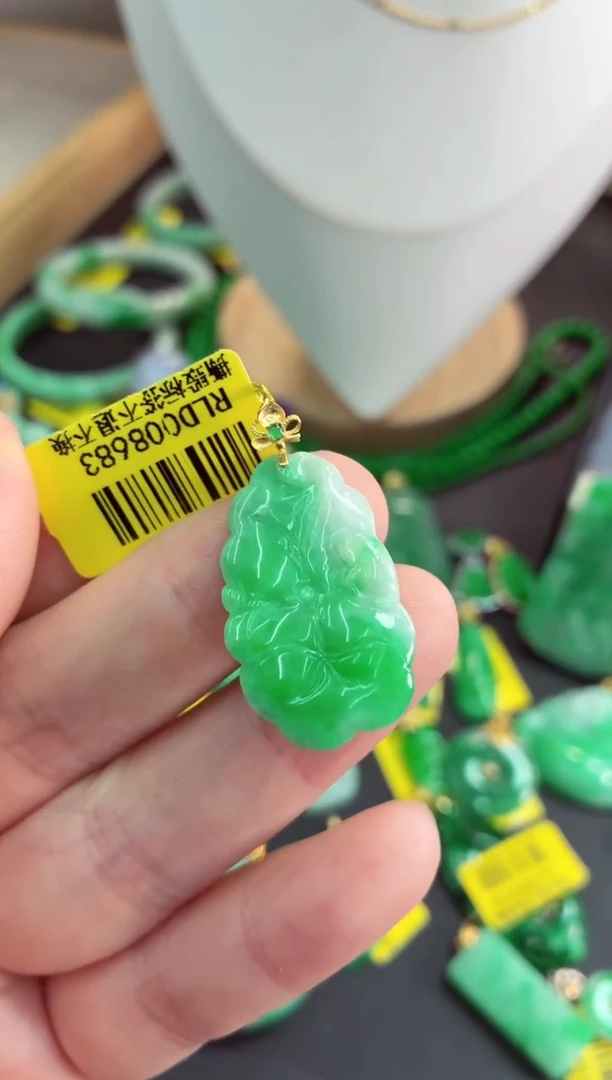 吊坠(不含链)18K金镶嵌翡翠挂件