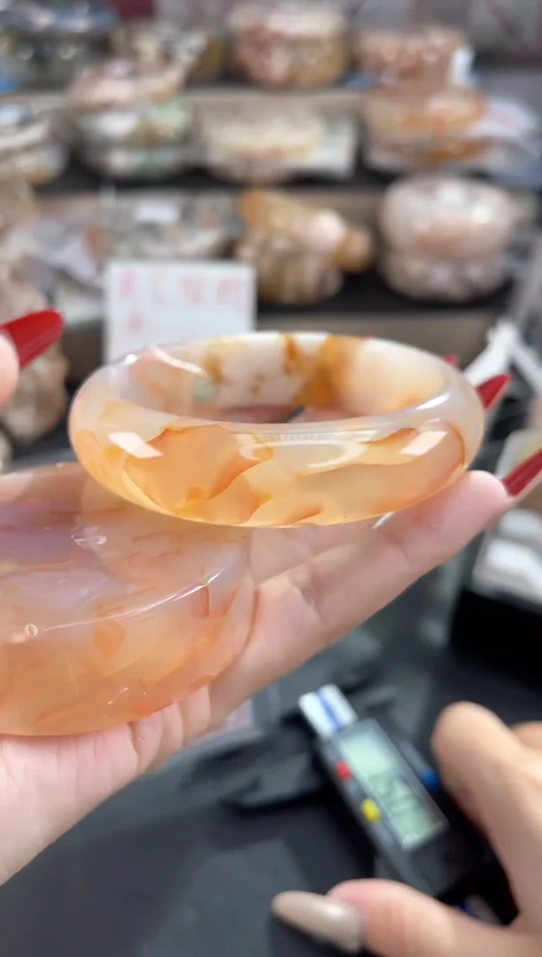 未镶嵌手镯石英质玉59