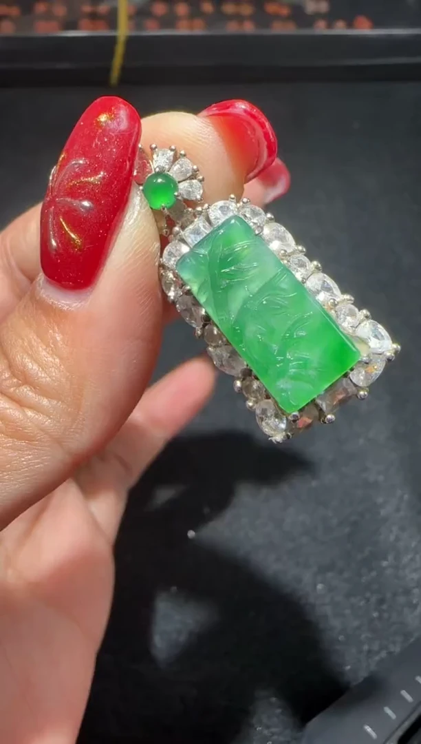 【闪购商品】翡翠吊坠(赠链)未镶嵌多样性发货拍一发一