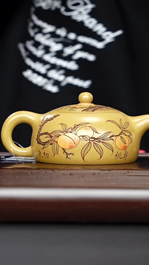 茶壶紫砂宜兴紫砂 寿桃半月壶 黄金段泥 梅付春