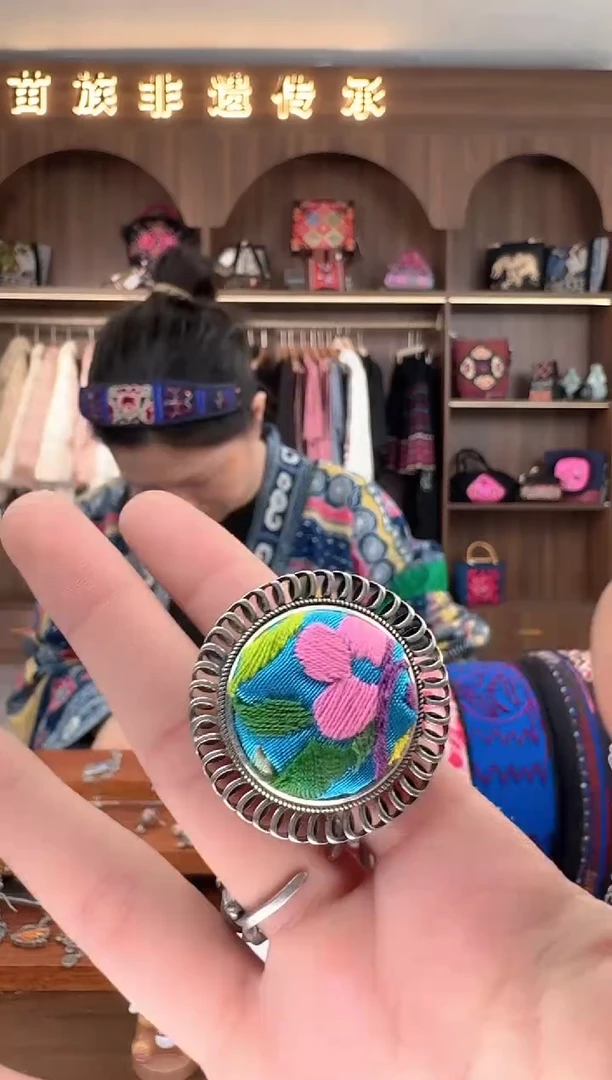 【闪购商品】织绣扶光苗绣传承118