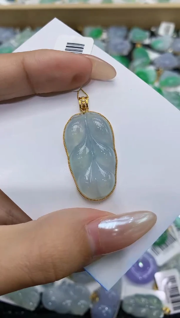 翡翠18K金镶嵌颈饰111111111111