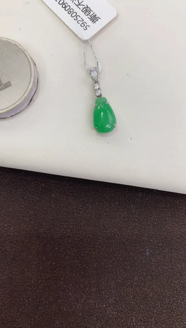 颈饰18K金镶嵌翡翠天然缅甸a货翡翠