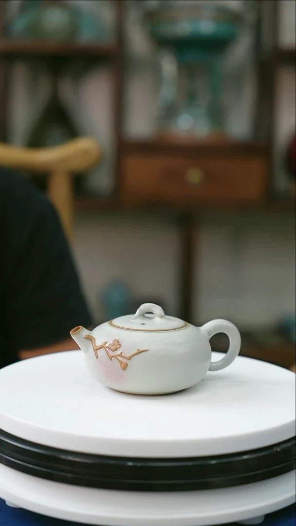 钧瓷 跳刀 寒梅壶