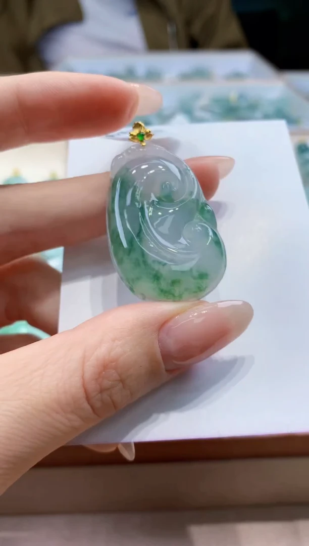 翡翠18K金镶嵌颈饰天然A货翡翠挂件