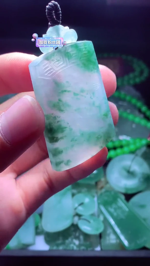 未镶嵌定制翡翠旷***?翡翠毛货定制