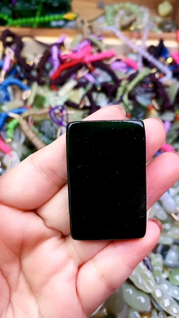 和田玉未镶嵌颈饰吊坠