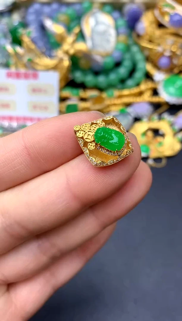 颈饰18K金镶嵌翡翠56-中国好珍宝