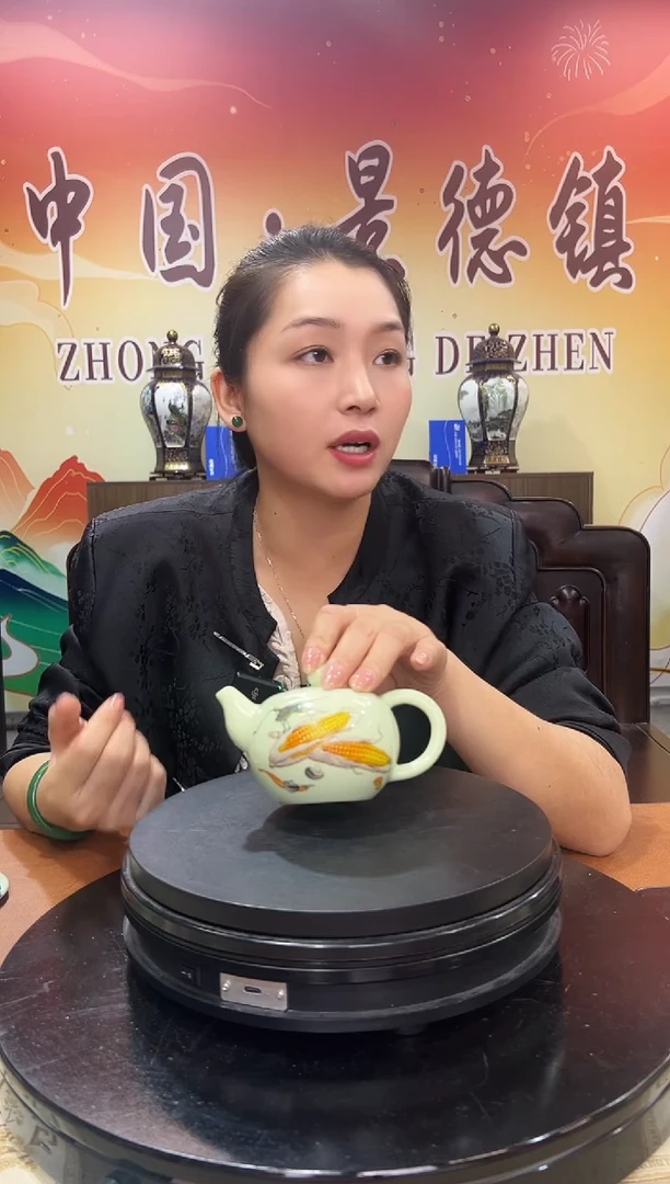 摆件瓷绿稀土金玉满堂壶