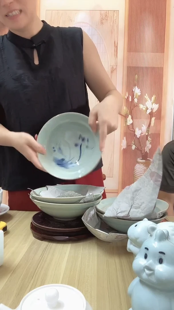 瓷手绘荷花系列陶泥斗笠碗1个