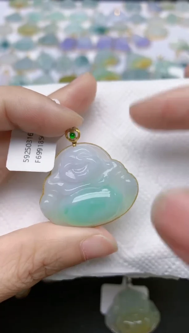 翡翠18K金镶嵌颈饰天然缅甸A货翡翠