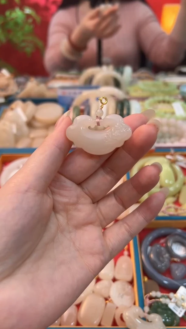 【闪购商品】和田玉吊坠未镶嵌藕粉大号如意锁