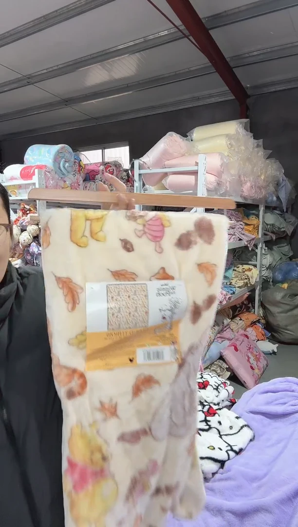 满35包邮   瑕疵衣架150*180左右   毯子