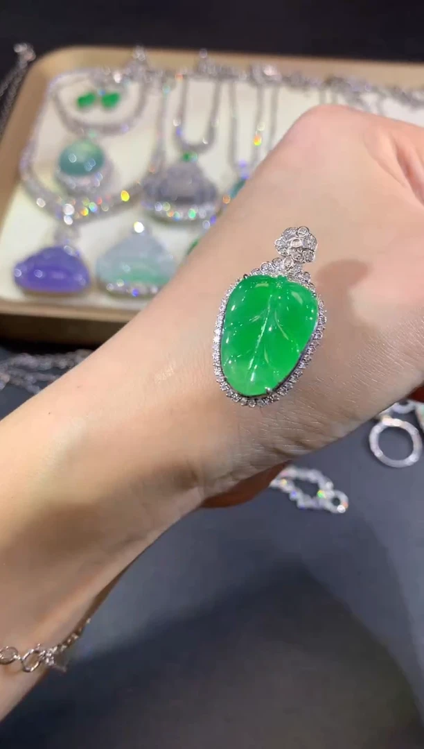 吊坠(不含链)18K金镶嵌翡翠63-叶子