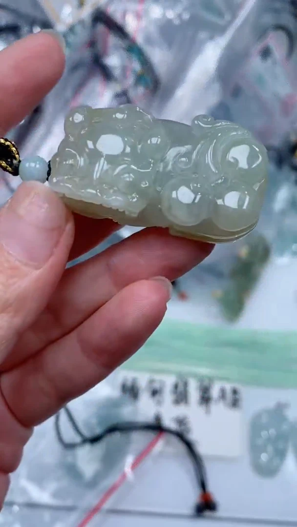 颈饰未镶嵌翡翠吊坠