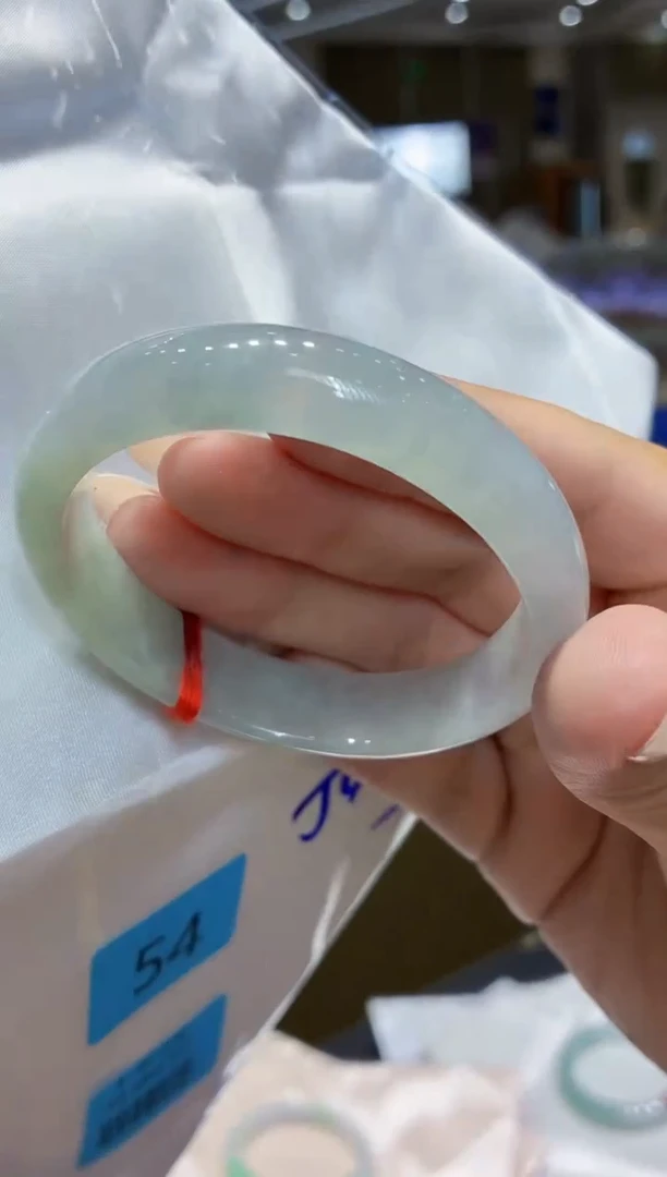 翡翠手镯未镶嵌翡翠手镯