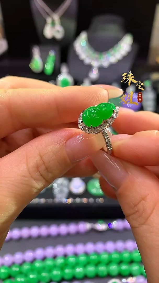 18K金镶嵌戒指翡翠戒指