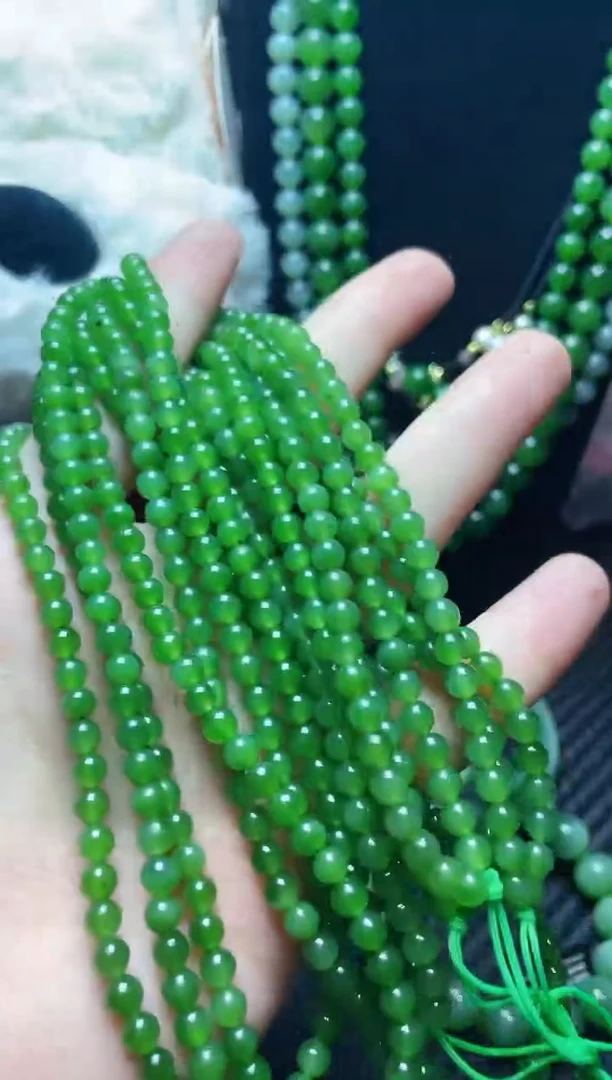 项链未镶嵌和田玉（碧玉）和田玉碧玉项链微黑点多样性其一发货