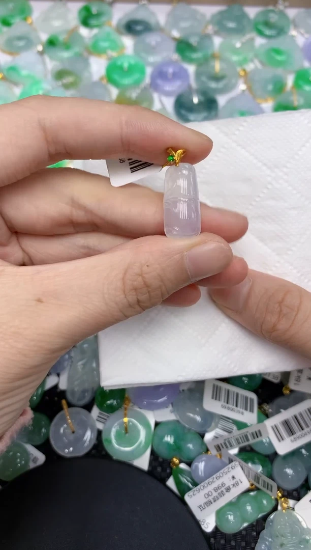 颈饰18K金镶嵌翡翠111111111