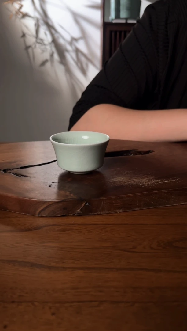 廷怀窑卵青釉色马蹄杯