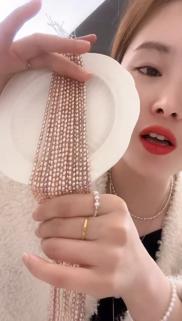 【闪购商品】淡水珍珠颈饰银S925镶嵌3-4彩色柯旭 发其一