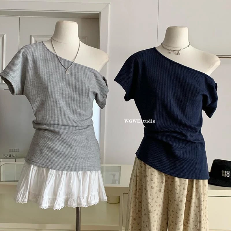 肌理感华夫格斜领短袖T恤女2025新款甜辣修身露肩百搭不规则上衣