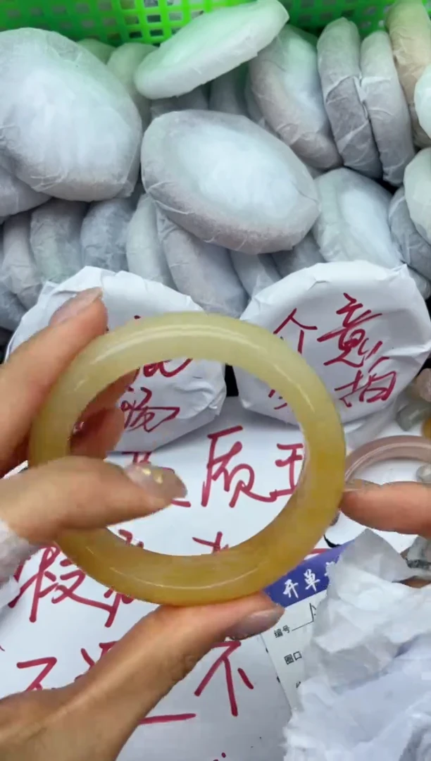 未镶嵌手镯石英质玉瑕疵A136+57.1