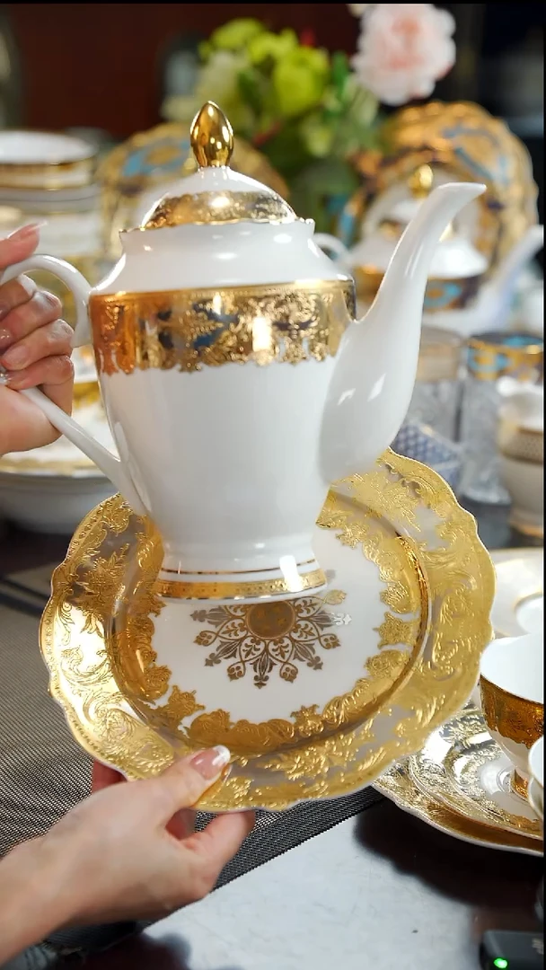 瓷片9英寸平盘3个+茶壶