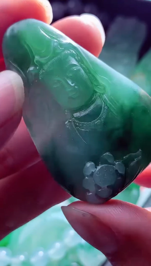 未镶嵌定制翡翠枫*?翡翠毛货定制