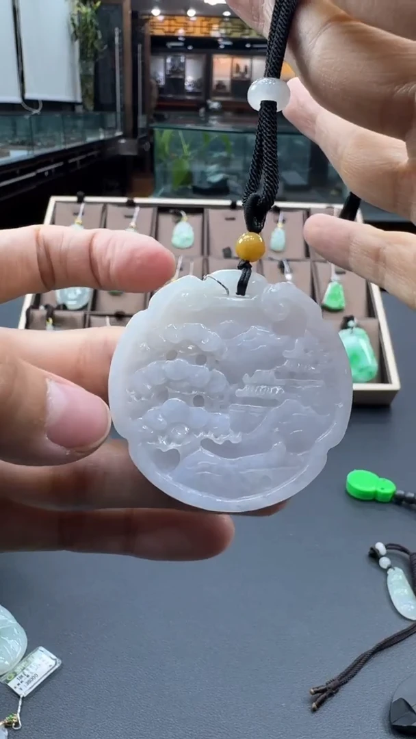 颈饰未镶嵌翡翠山水牌