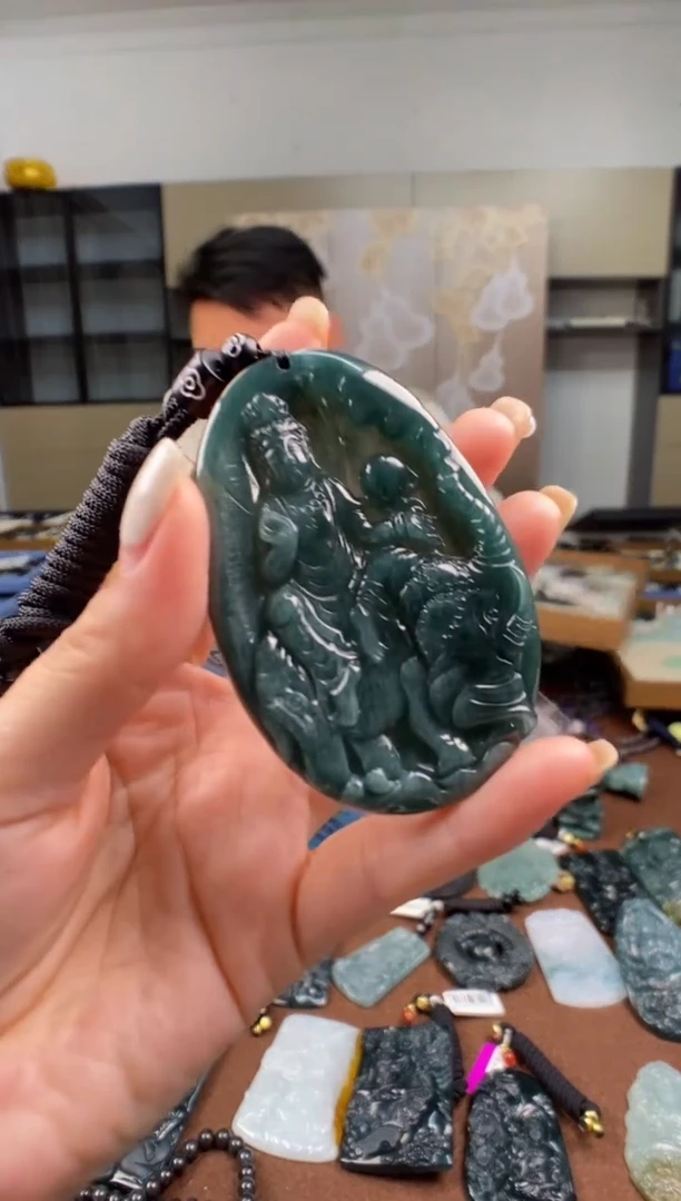 颈饰未镶嵌翡翠 多样性发其一