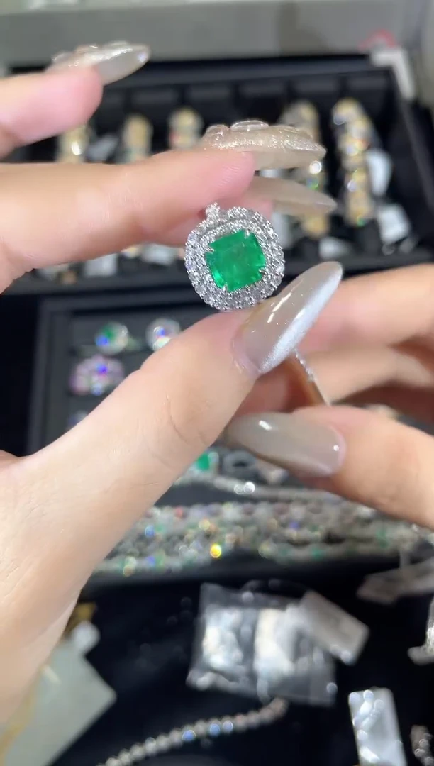 18K金镶嵌戒指祖母绿YB