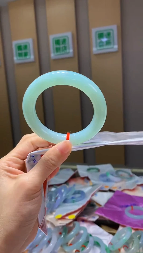 翡翠手镯未镶嵌386圈口56.2