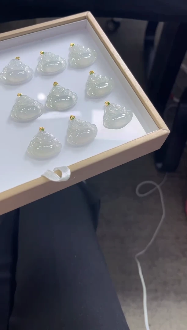 颈饰18K金镶嵌翡翠D41 /多样性发一件/配绳子