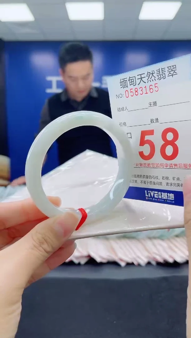 未镶嵌手镯翡翠天然翡翠手镯