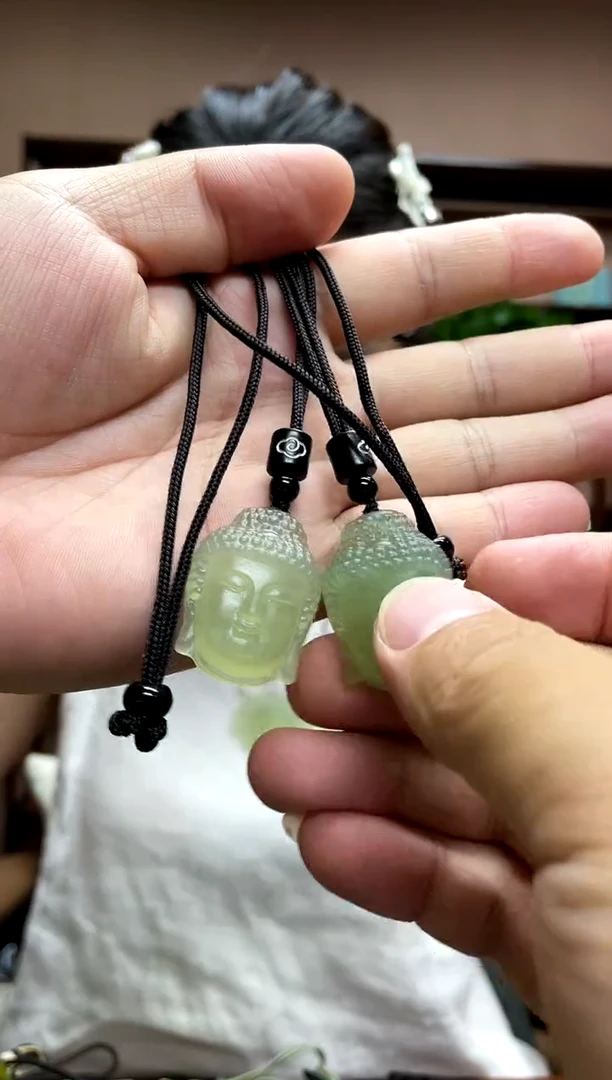 岫玉未镶嵌吊坠多样性发货发其中之一