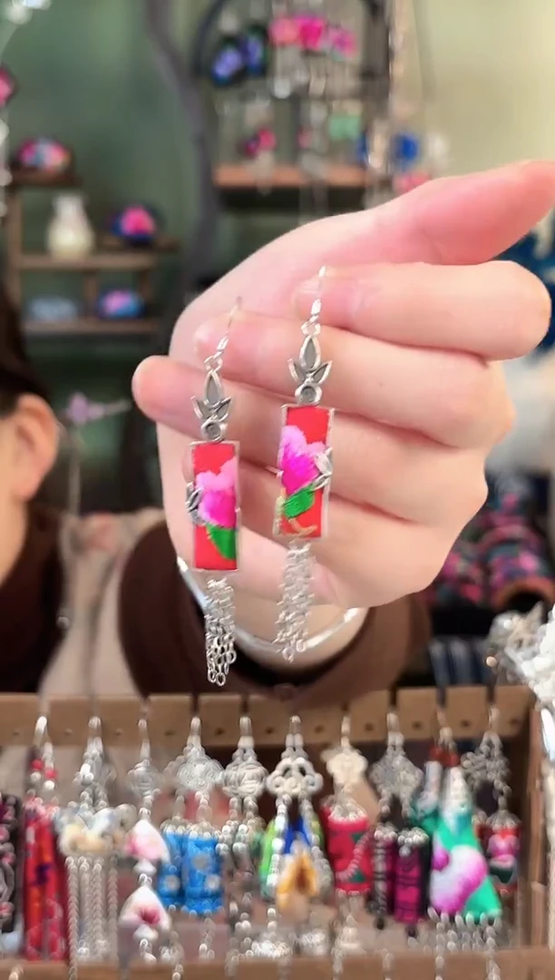 彩云南阁非遗老绣苗银饰品171